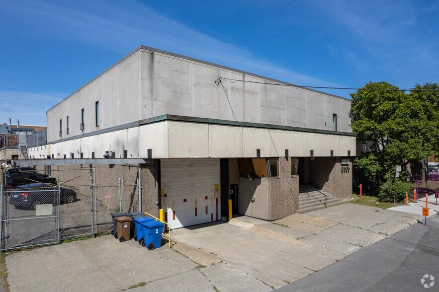 More Photos Of 2325 Rue Dandurand, Montréal Warehouse For Sale