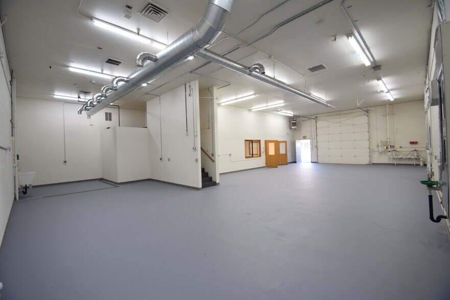 More Photos Of 742-746 SE Glenwood Dr, Bend Manufacturing For Lease