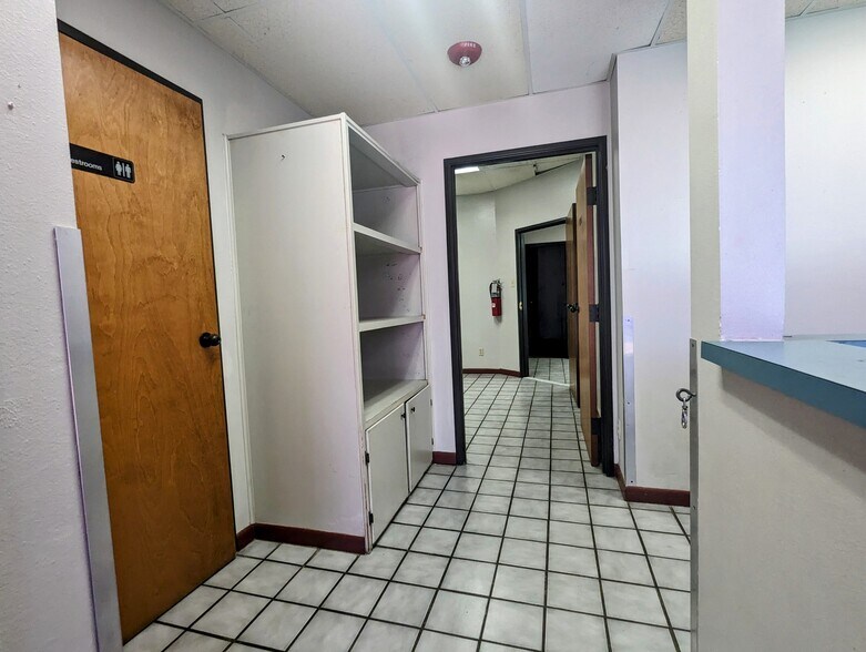 More Photos Of 2430 N Davis Dr, Arlington Unknown For Lease