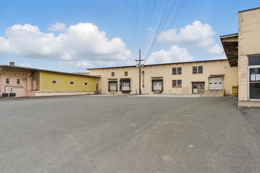 More Photos Of 16 Commercial Ave, Albany Warehouse For Lease