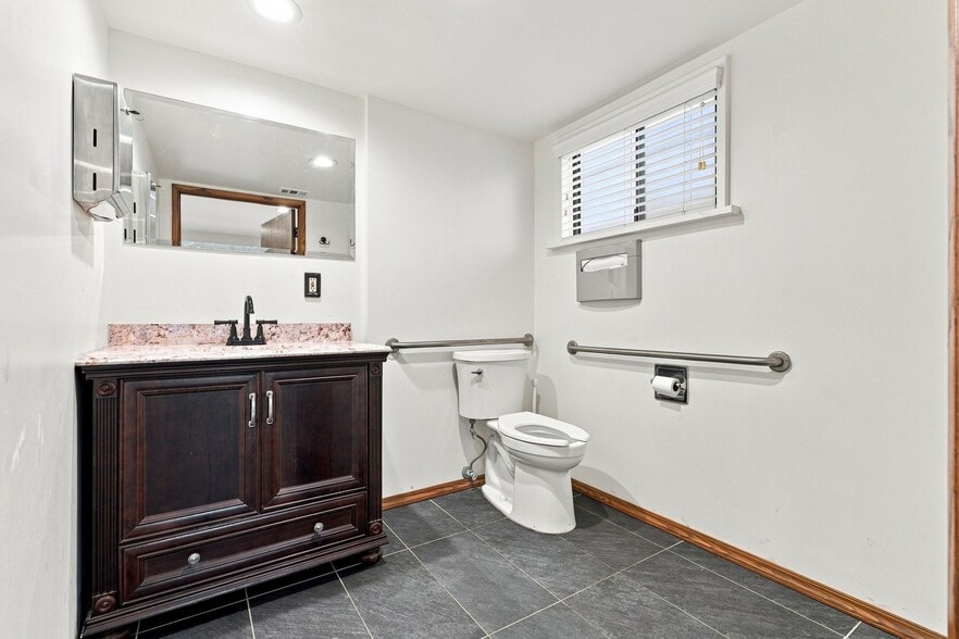 More Photos Of 1063 Colorado Blvd, Eagle Rock Medical For Sale