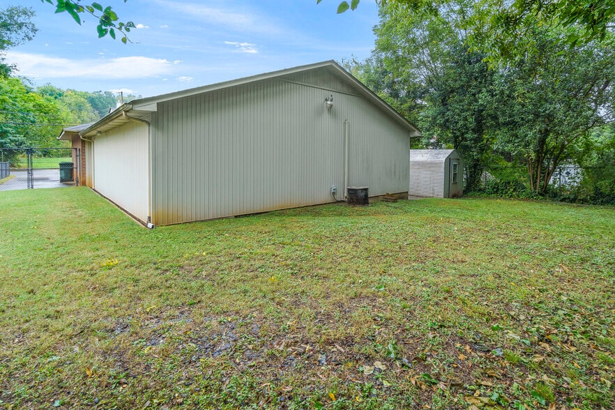 More Photos Of 104 N Dilling St, Kings Mountain Medical For Lease