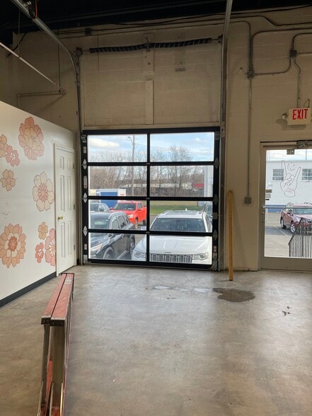 More Photos Of 635 New Park Ave, West Hartford Warehouse For Lease