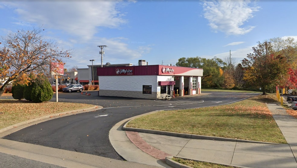 Primary Photo Of 1870 E Market St, Harrisonburg Auto Repair For Sale