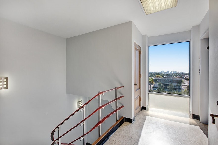 More Photos Of 2701 W Okeechobee Blvd, West Palm Beach Office For Sale