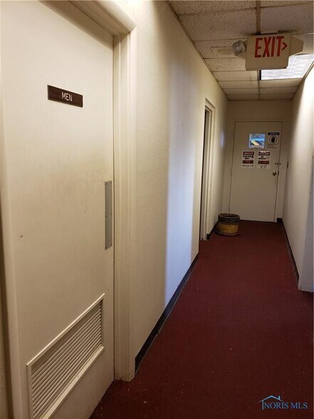 More Photos Of 410 Ryder Rd, Toledo Office For Sale