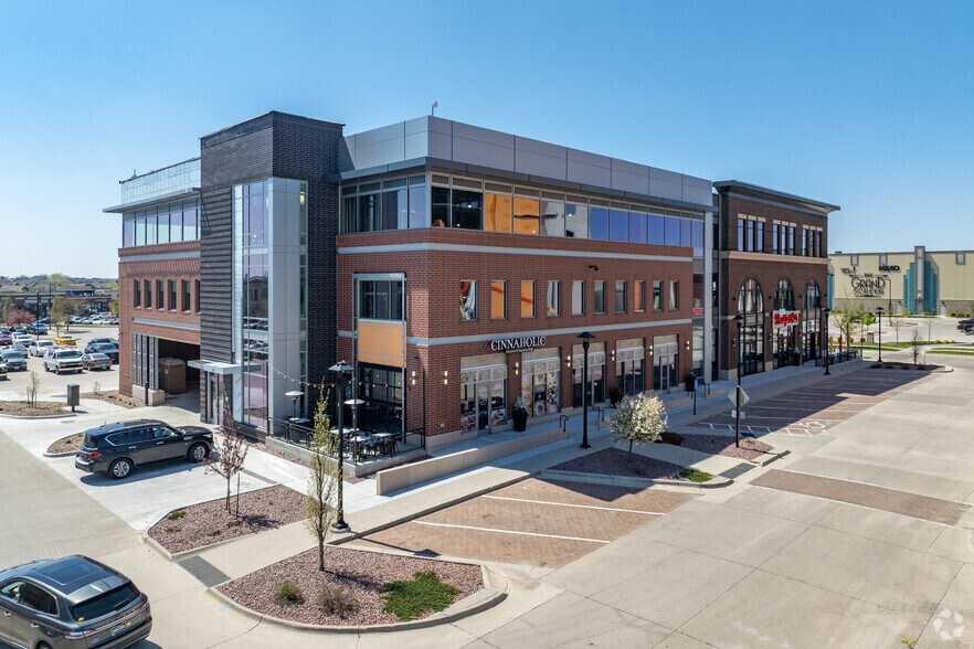 More Photos Of 1465 SW Park Square Dr, Ankeny Office For Lease