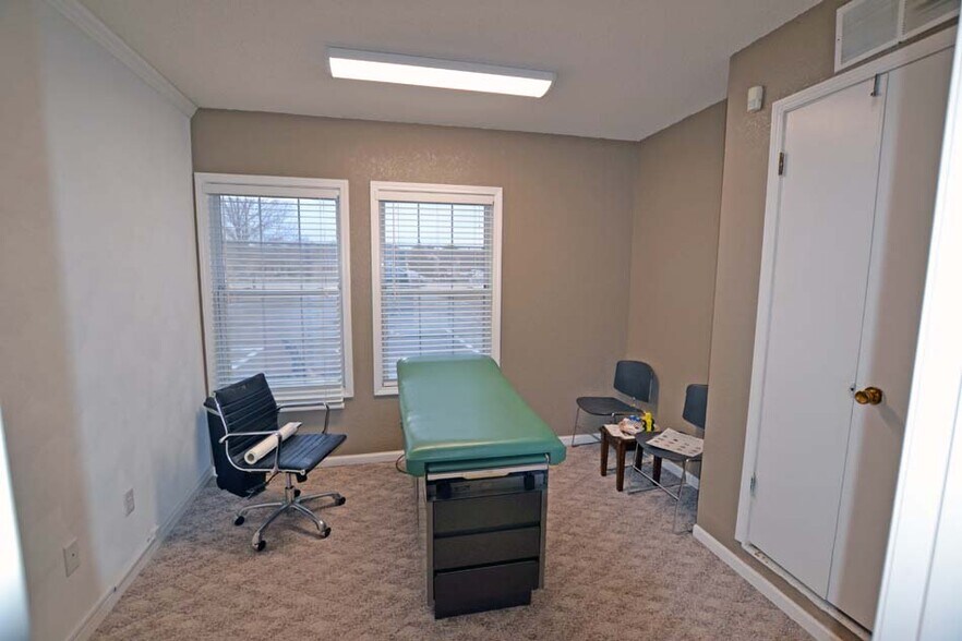 More Photos Of 3214 N Illinois St, Swansea Medical For Sale