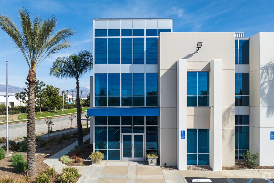 More Photos Of 2353 Almond Ave, Redlands Warehouse For Lease