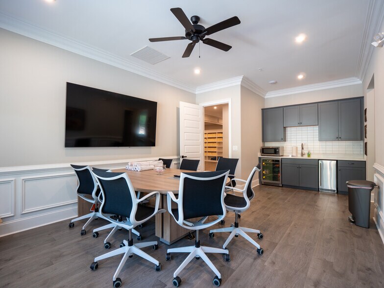 More Photos Of 3957 S Main St, Acworth Office For Sale