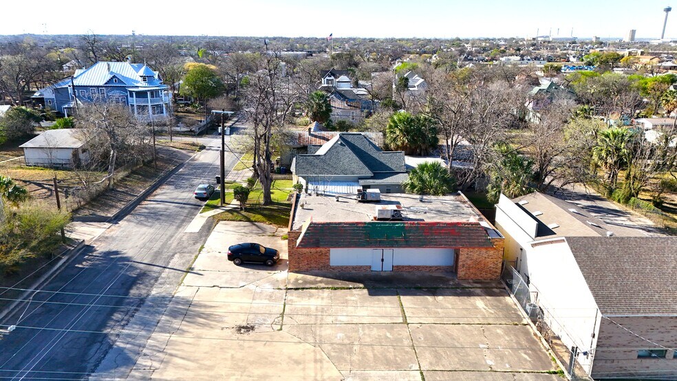 More Photos Of 1136 E Grayson St, San Antonio Convenience Store For Lease