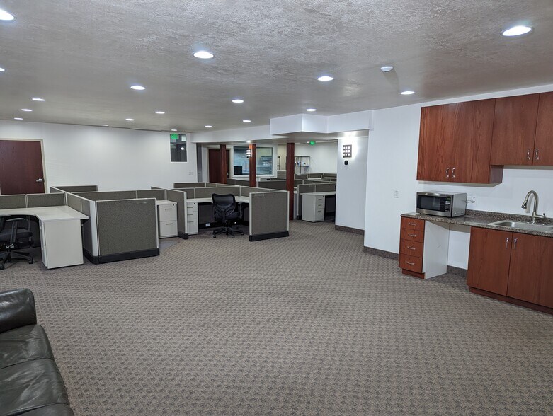 More Photos Of 332 E 3300 S, Salt Lake City Light Distribution For Lease