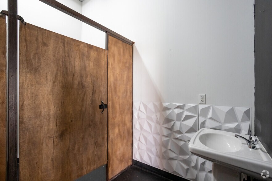 More Photos Of 3420 Rusk St, Houston Loft Creative Space For Lease