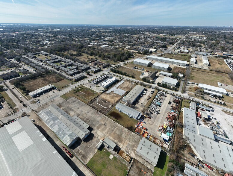 More Photos Of 2077 Magnolia Dr, Pasadena Industrial For Sale