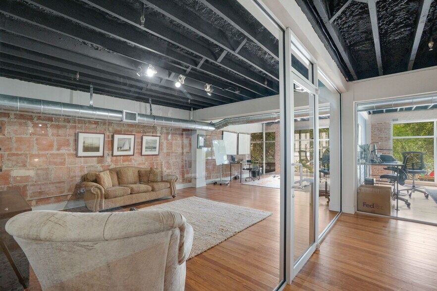 More Photos Of 1962 Main St, Sarasota Office For Sale