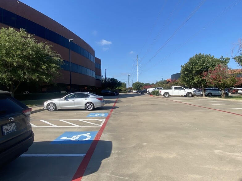More Photos Of 1575 Heritage Dr, McKinney Office For Lease