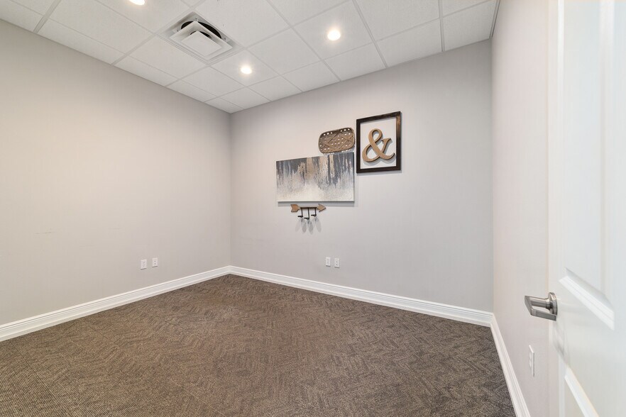 More Photos Of 809 County Road 466, The Villages Medical For Sale