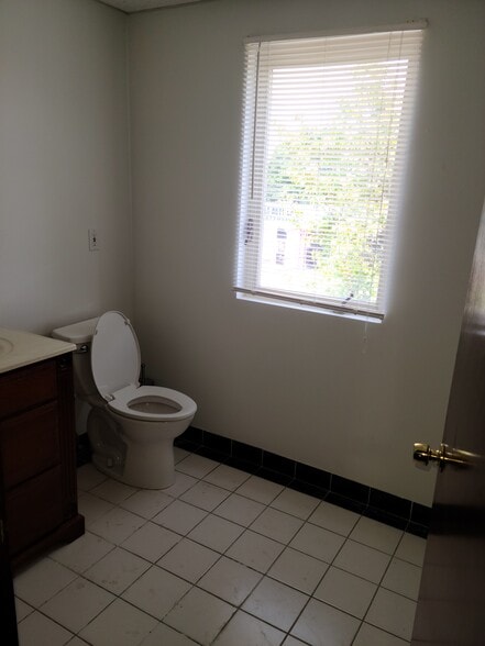 More Photos Of 221 Mineola Blvd, Mineola Office For Lease