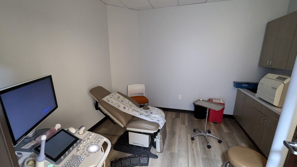 More Photos Of 2951 Kinwest Pky, Irving Office For Lease