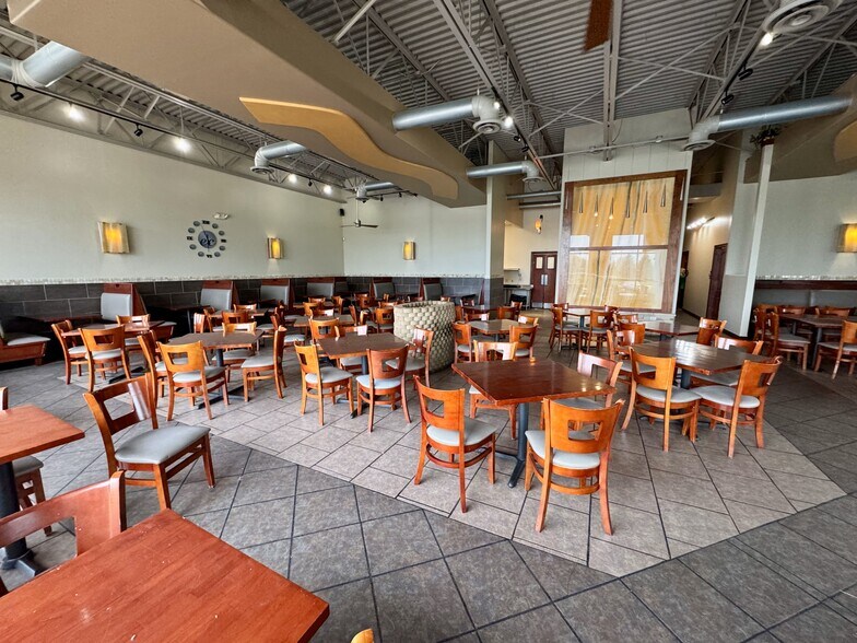 More Photos Of 265 Peace Rd, Sycamore Storefront For Lease