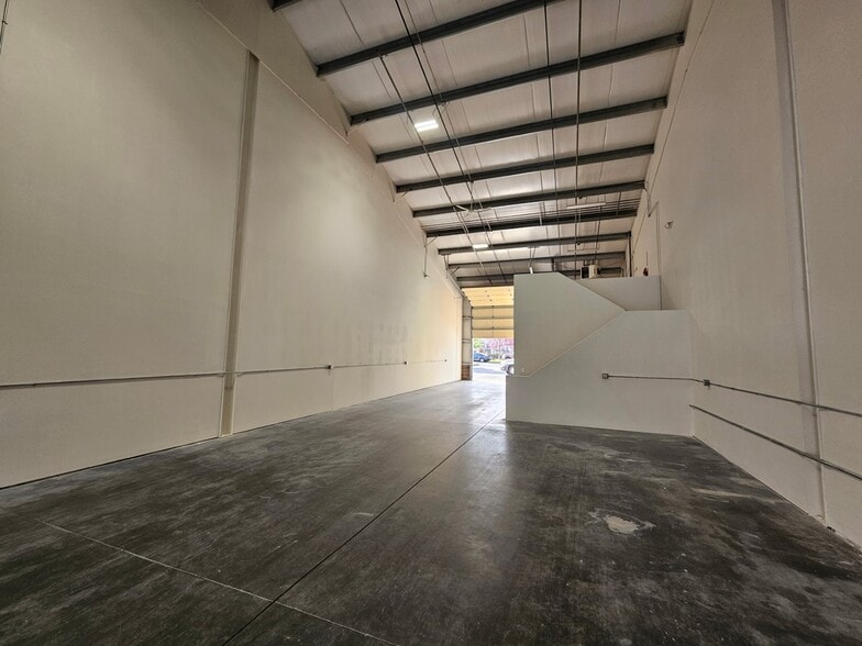 More Photos Of 840 SE Woodland Blvd, Bend Warehouse For Lease