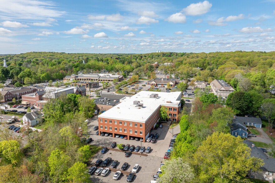 More Photos Of 57 Bedford St, Lexington Medical For Lease