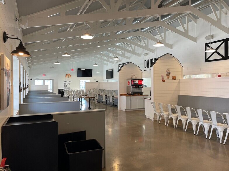 More Photos Of 121 Main St, Oswego Restaurant For Lease