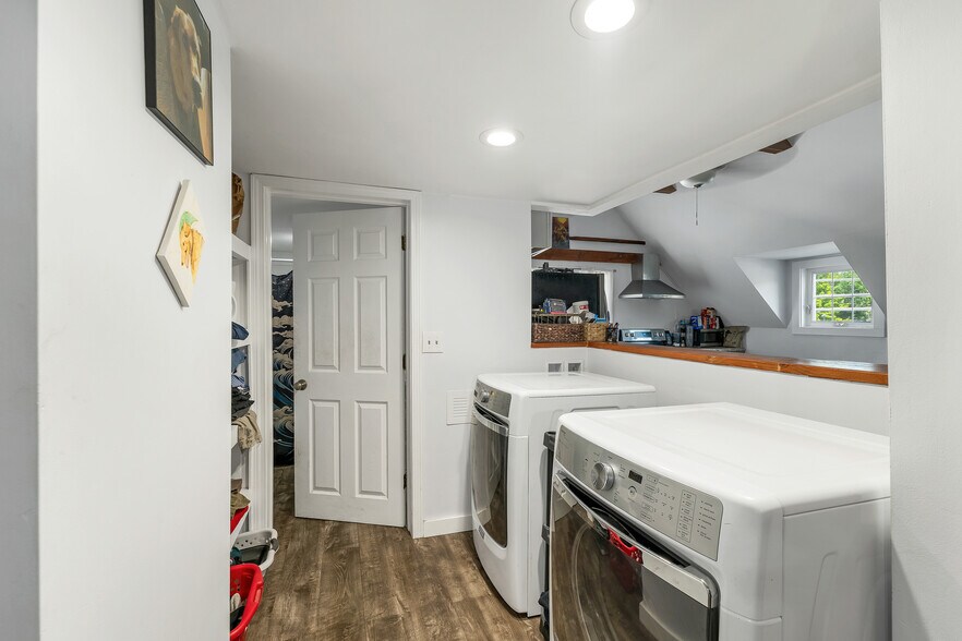 More Photos Of 40 Main St, Goffstown Restaurant For Sale
