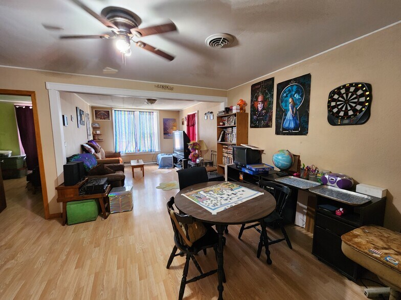 More Photos Of 2104 Main St, Emmetsburg Office Residential For Sale