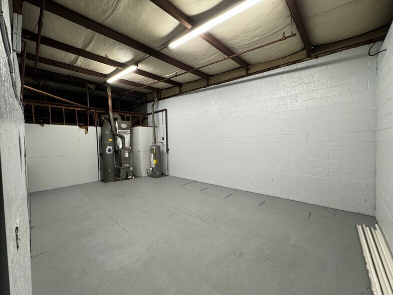 More Photos Of 300 Winona St, Knoxville Distribution For Lease