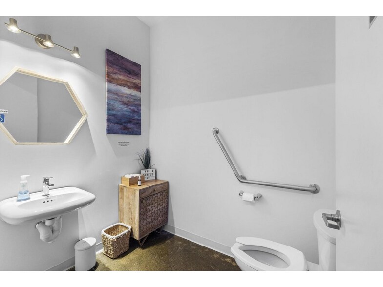 More Photos Of 1828 McCallum Rd, Abbotsford General Retail For Sale