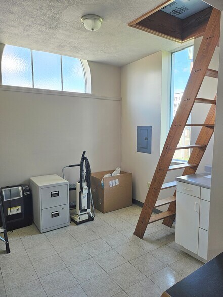 More Photos Of 662 New Castle Rd, Butler Office For Sale