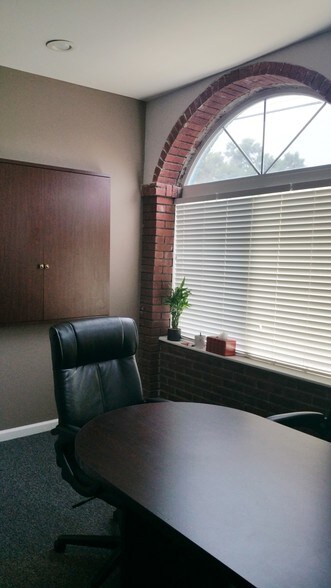 More Photos Of 405 6th St S, Saint Petersburg Office For Sale