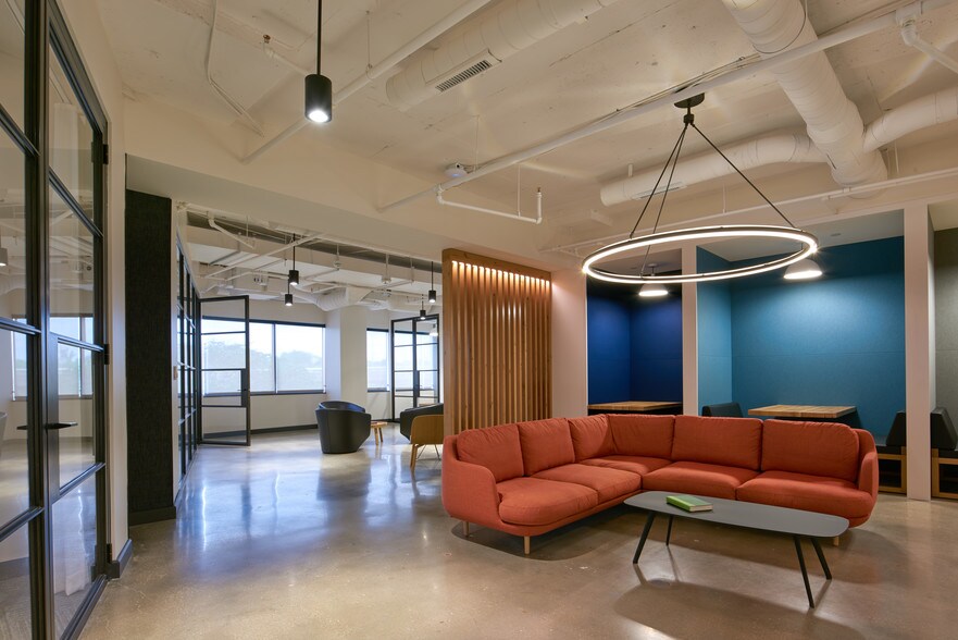 More Photos Of 2611 S Clark St, Arlington Coworking Space