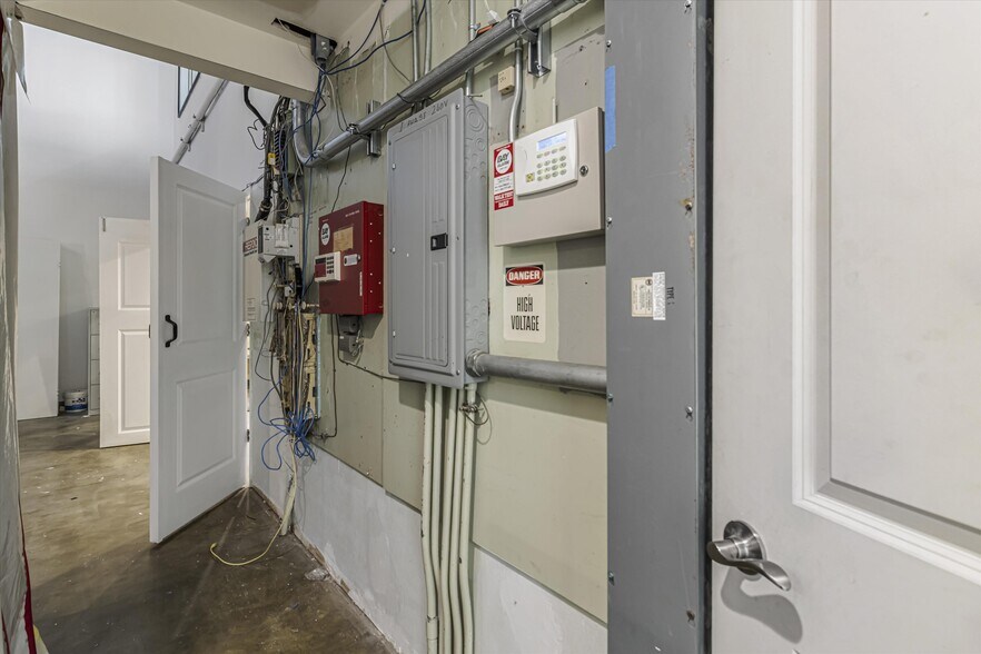 More Photos Of 1356 S 50th St, Richmond Warehouse For Sale