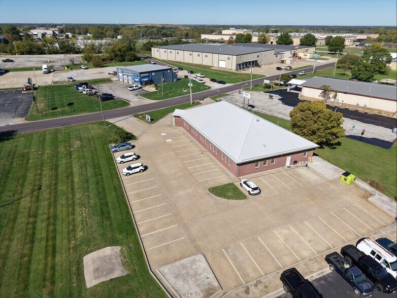 More Photos Of 125 Winchester Dr, Sedalia Office For Lease