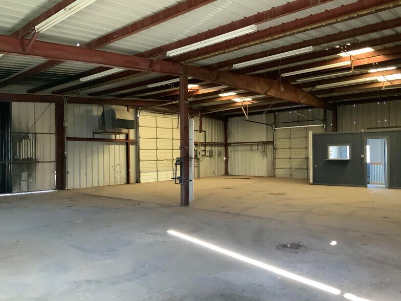 More Photos Of 504 N 2nd St, Carrizo Springs Warehouse For Sale
