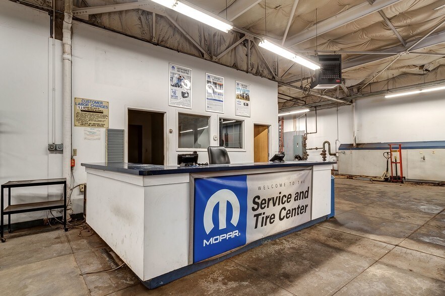 More Photos Of 647 W Genesee St, Syracuse Auto Dealership For Sale