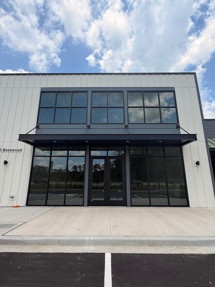 More Photos Of 200 Basswood Dr, Savannah Storefront For Lease