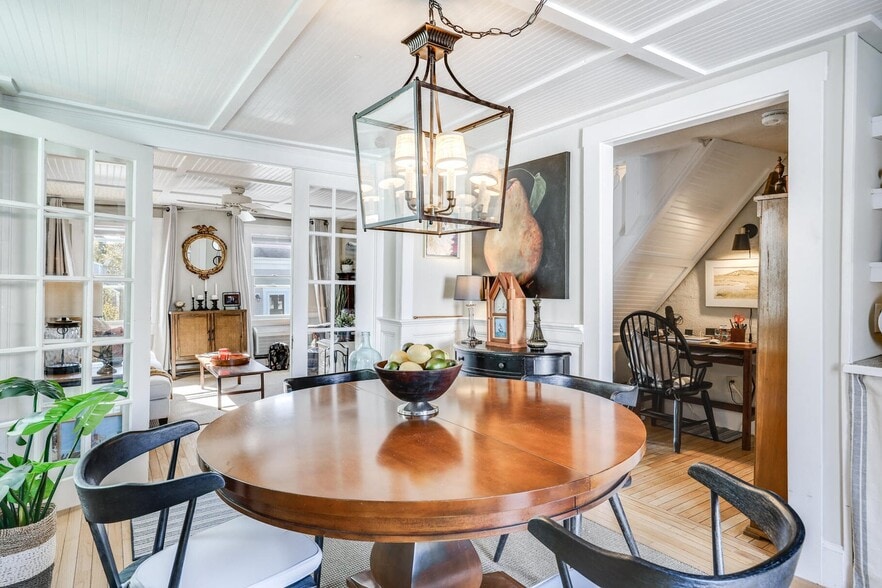 More Photos Of 7 Central St, Provincetown Hotel For Sale