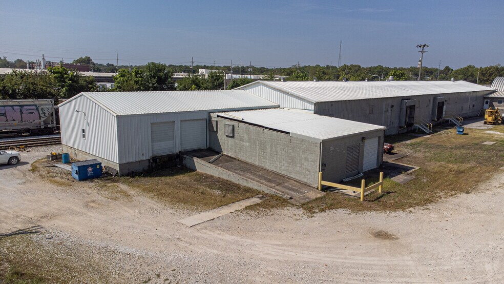 More Photos Of 200 N River St, Carthage Manufacturing For Lease