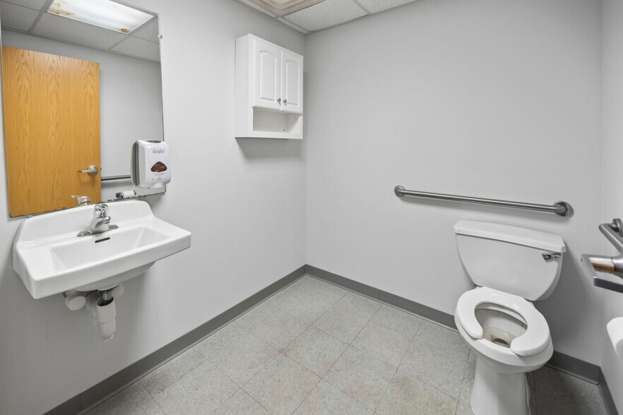 More Photos Of 314 Chris Gaupp Dr, Galloway Medical For Lease