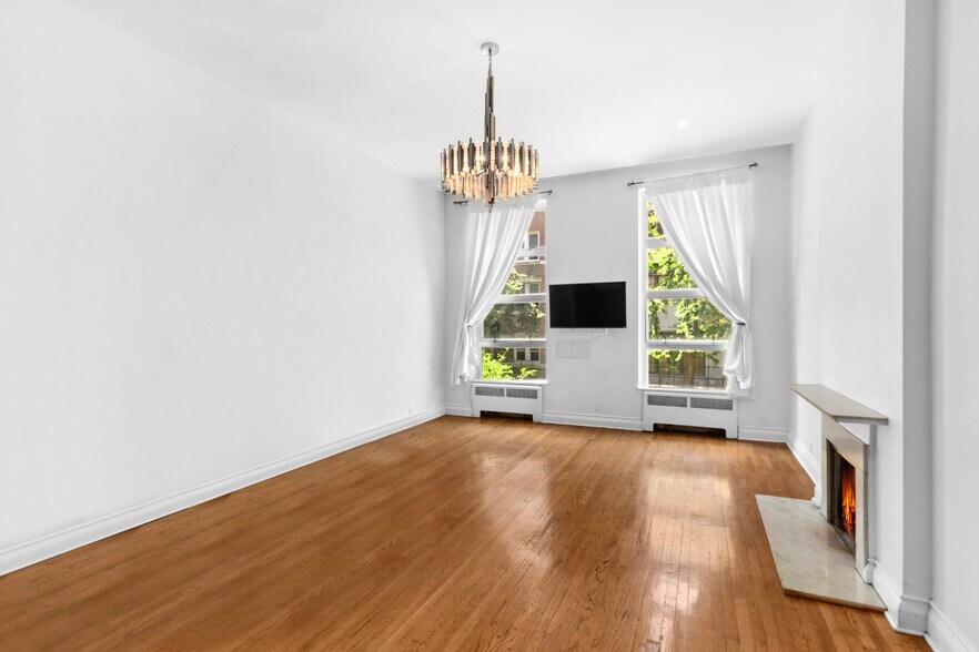 More Photos Of 33 W Ninth St, New York Apartments For Sale