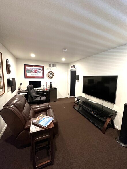 More Photos Of 2911-2943 Sammy Davis Jr Dr, Las Vegas General Retail For Lease