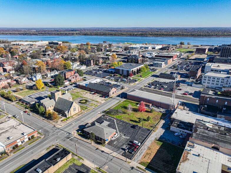 More Photos Of 630 Jefferson St, Paducah Office For Sale