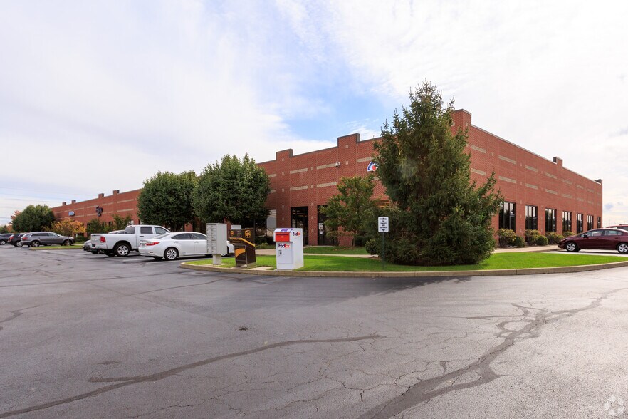 More Photos Of 14701 Cumberland Rd, Noblesville Research And Development For Lease