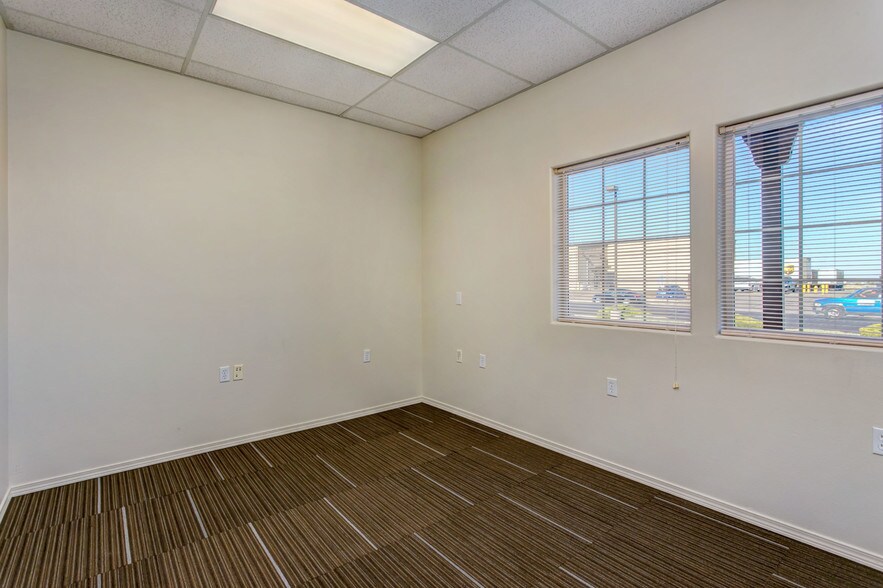 More Photos Of 6503 W Okanogan Ave, Kennewick Warehouse For Lease
