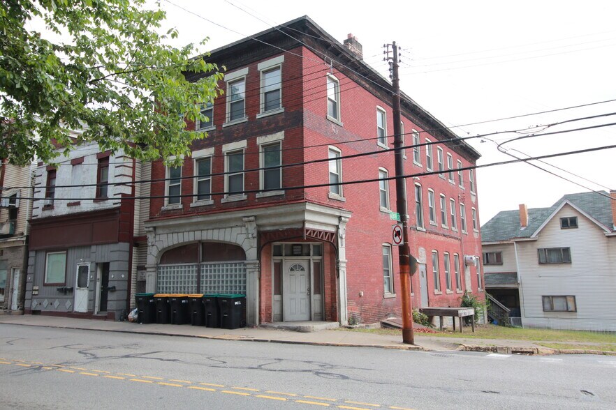 More Photos Of 900 Island Ave, McKees Rocks General Retail For Sale