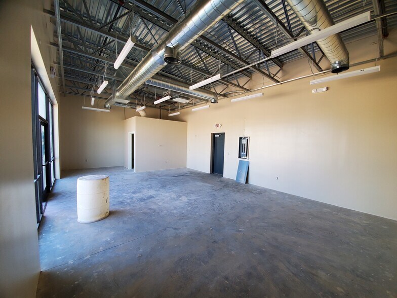 More Photos Of 3201 Oak, Phoenix General Retail For Lease