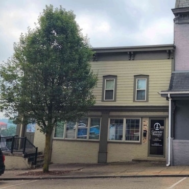 Primary Photo Of 114 E Main St, Saint Clairsville Restaurant For Lease